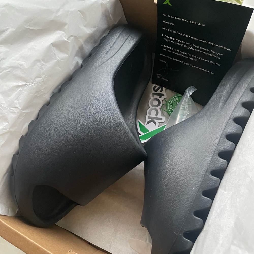 Yeezy onyx  Slide Sandals size MEDIUM